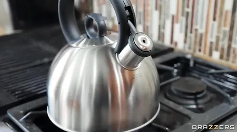 Nu är kvinnor kåta på att jävla hårt i köket.
