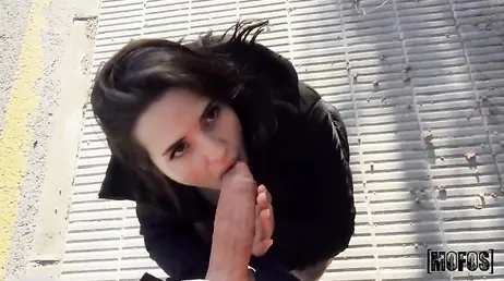 Geile Spaanse vrouw stuitert op de goede pik van Jordi ENP