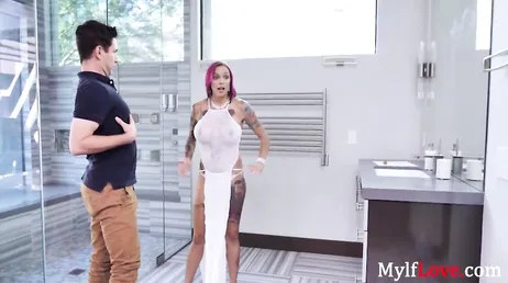 Milf Anna Bell Peaks sempre quer ser fodida com força..