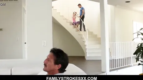 O pai dela não sabe o quanto sua filha pode ser prostituta.