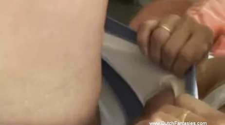 É um pau gordo e duro, mas que boquete ele dá nele..