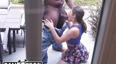Abella Danger você vai dar um bom pau preto..