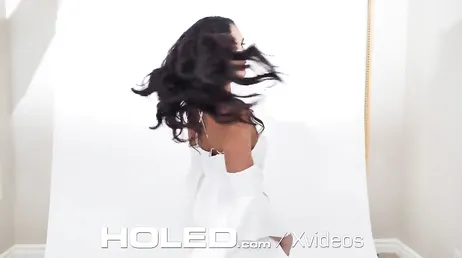 Ariana Marie laat deze fotograaf hem in haar kont nemen..