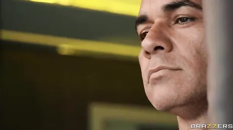 La troia Stacy Cruz ama essere scopata così forte...