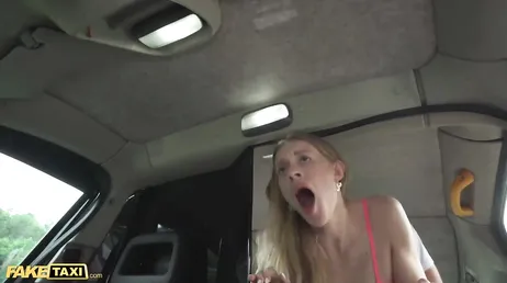 Taxichauffören tar det djupt inombords, vilket jävla!