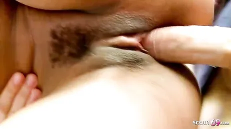 Nous allons dans une crique où il n'y a personne pour bien baiser...
