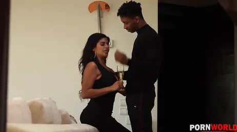 Venezolana con curvas de infarto, como se menea la zorra..