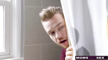 De beveiligingscamera betrapt ze tijdens een geweldig trio..