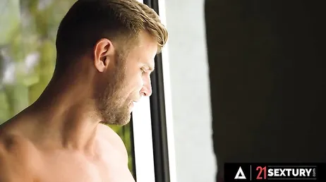 Vi vet redan att Alexis Crystal är beroende av analsex.