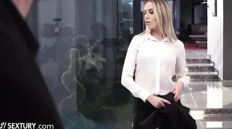 Eu sei que meu chefe não vai resistir a esse corpo maravilhoso que tenho...