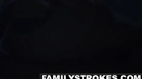 Ik neukte mijn stiefdochter terwijl mijn vrouw sliep..