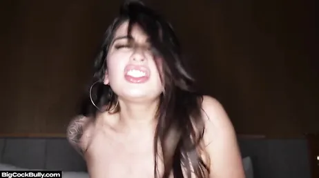 Carolina Cortez rencontre cet homme noir, il lui donne une morbidité brutale..