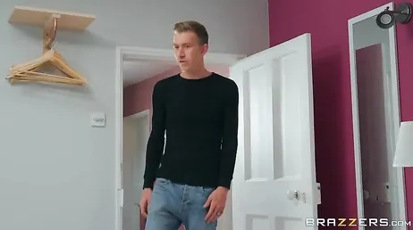 Formidable! Comment ma belle-soeur se présente-t-elle pour que je la baise aujourd'hui ?