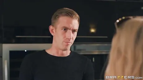 Formidable! Comment ma belle-soeur se présente-t-elle pour que je la baise aujourd'hui ?
