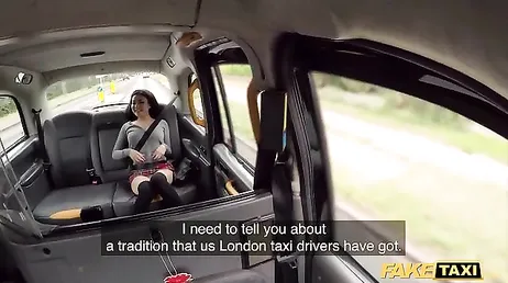 Asiatisk slampa äter den här taxichauffören, vilken slyna hon är..