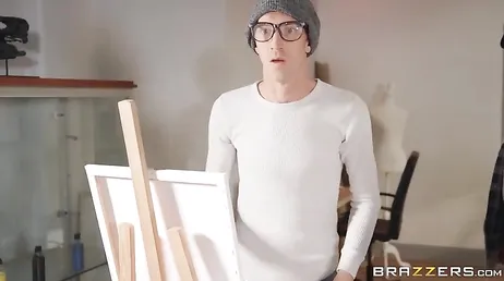 Danny D geeft zijn hele pik aan dit sletterige blonde model.