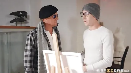 Danny D geeft zijn hele pik aan dit sletterige blonde model.
