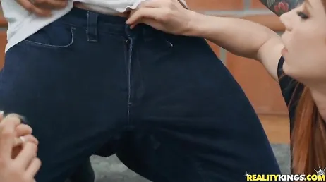Você não prefere comer meu pau em vez de jogar xadrez?