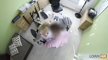 The blonde lets herself be touched during the job interview...