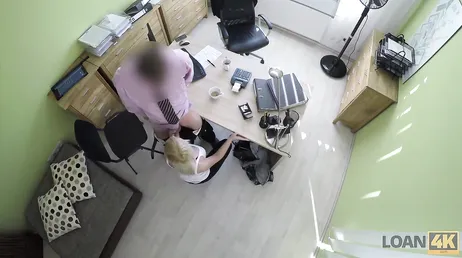 The blonde lets herself be touched during the job interview...
