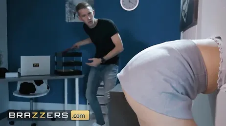 Jag vet inte hur men den fastnade i väggen, synd!