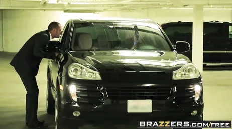 Le gangster prévoit de bien baiser Nikki Benz.
