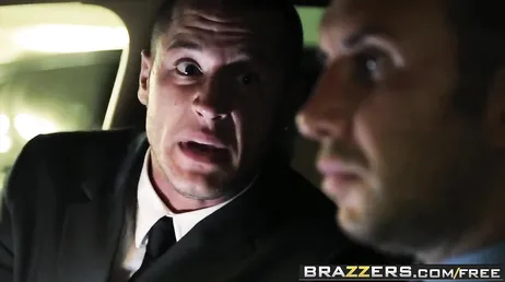 Le gangster prévoit de bien baiser Nikki Benz.