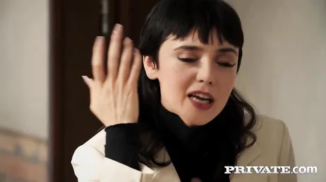 Hur saftig fittan till den ryska Darcy Dark är, en brutal hane..