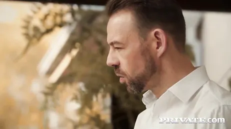 Hur saftig fittan till den ryska Darcy Dark är, en brutal hane..