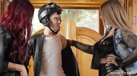 Esse grupo de motociclistas faz toda orgia masculina, ugh!