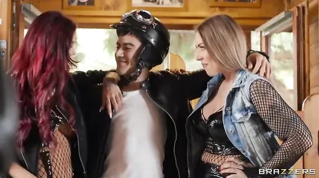 Esse grupo de motociclistas faz toda orgia masculina, ugh!