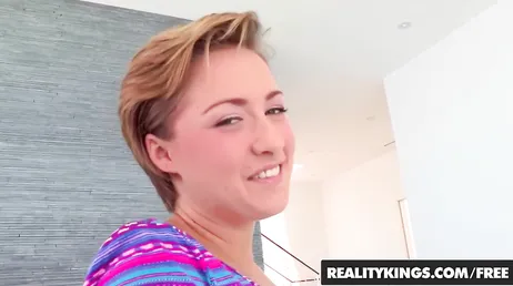 Nos ponen bien calientes estas tías con el pelo corto, si si..