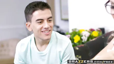 Joder mamá! Yo también quiero comerme la polla de mi novio!