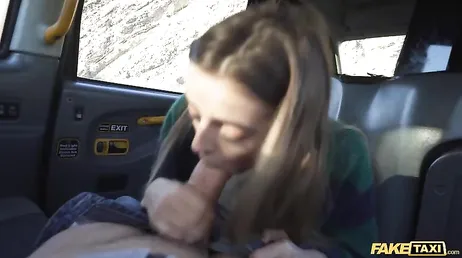 Alba Lala con el culo bien abierto tras la follada en el taxi!