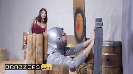 Quelle façon de monter Ivy Lebelle, ça laisse le garçon au sec...