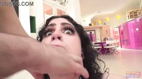 Trois bonnes bites pour la brune gourmande de Lydia Black