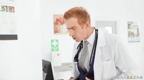 A morena prefere fazer sexo com o médico do que com o marido.