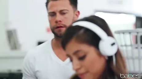 Ella Knox jävla hårt med Seth Gamble, nästan ingenting...