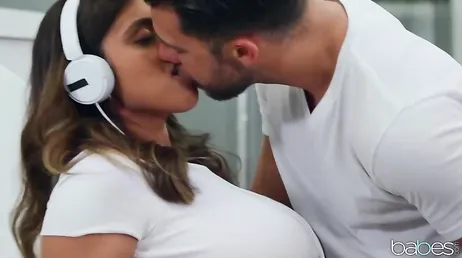 Ella Knox jävla hårt med Seth Gamble, nästan ingenting...