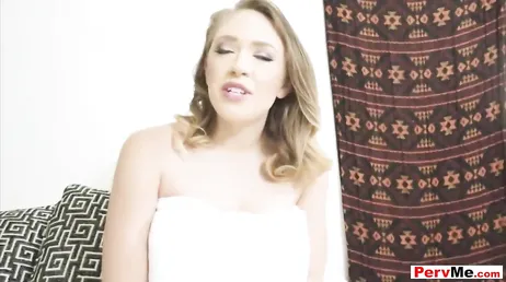 Kagney Linn Karter salt de la ducha med hårt beväxande käkar..