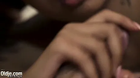 Le gros papy baise sa petite-fille, quelle baise, ouf !