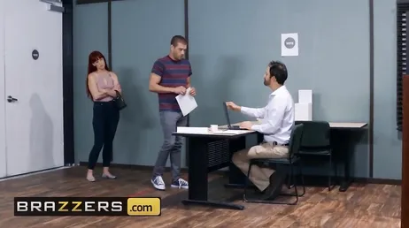 Xander Corvus donne une bonne critique à Abigail Mac, pouah !