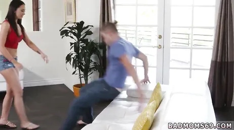 N'aie pas l'air d'un gamin, comme tu baises fort ma fille...