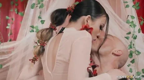 Enorme Sauerei, die den orientalischen Lulu Chu reinsteckt, sonst nix..