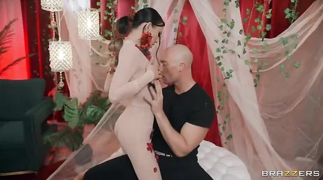 Enorme Sauerei, die den orientalischen Lulu Chu reinsteckt, sonst nix..