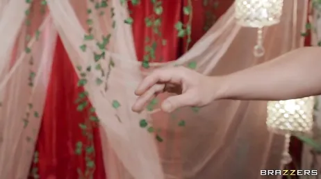 Enorme Sauerei, die den orientalischen Lulu Chu reinsteckt, sonst nix..