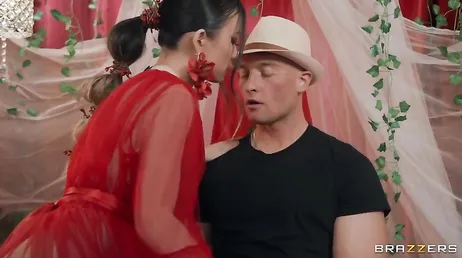 Enorme Sauerei, die den orientalischen Lulu Chu reinsteckt, sonst nix..
