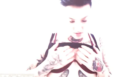 Får Nikki Hearts att stöna! Hur går det man...