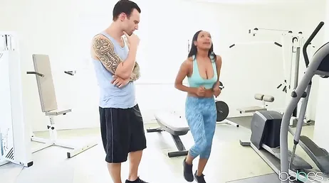 Jenna J Foxx, mais tu ne vas pas à la salle de sport pour faire du yoga ? Oh..
