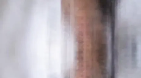 Bon, on dirait qu'elle est très timide mais quelle garce elle est, pouah !